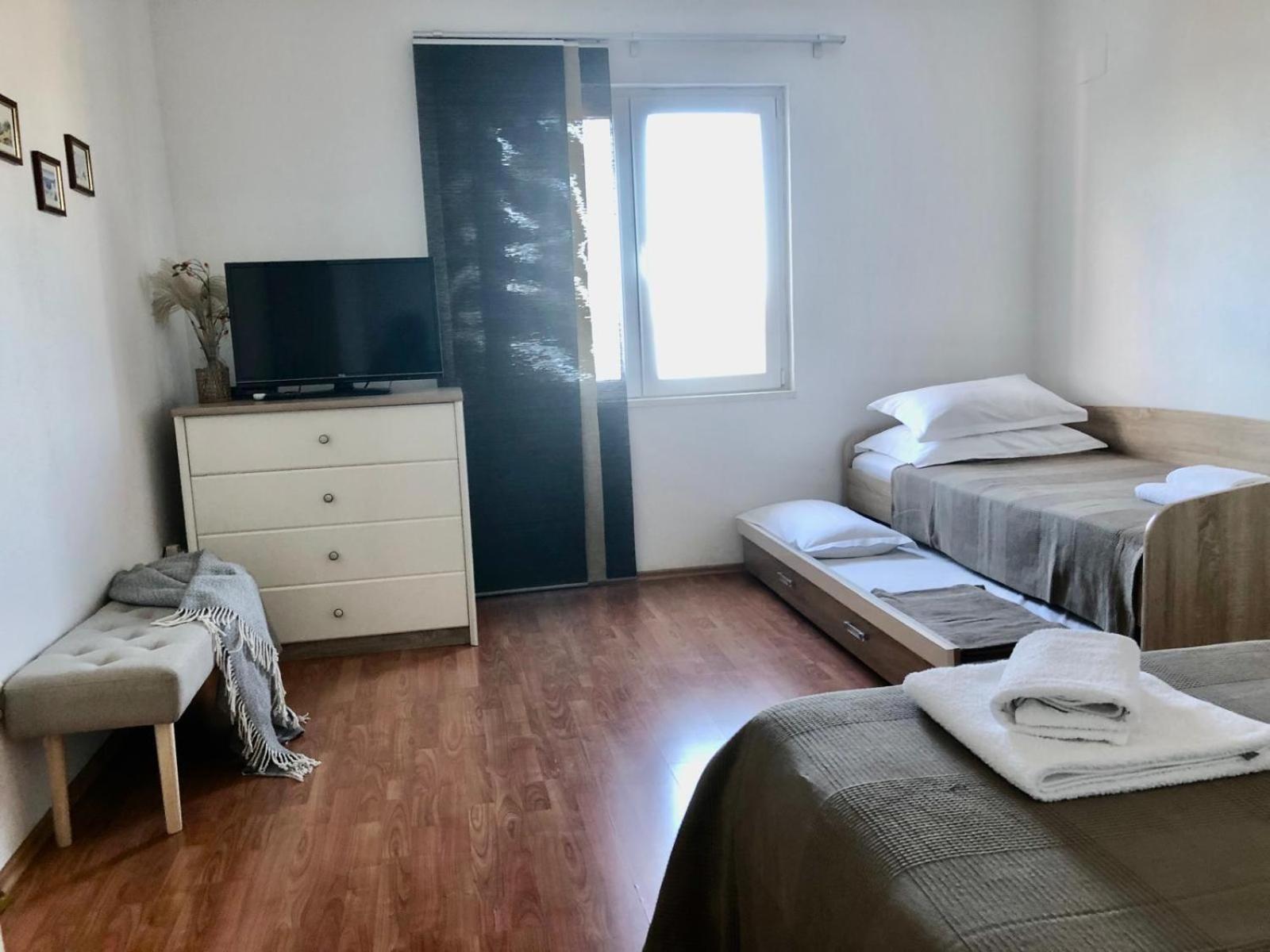 Apartments Curnic Єсенице Екстер'єр фото
