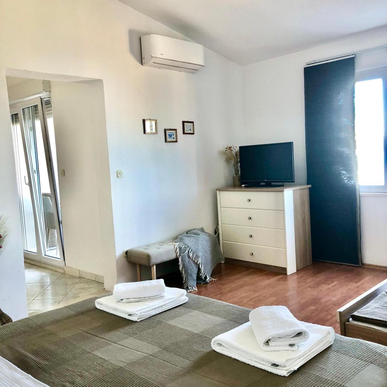 Apartments Curnic Єсенице Екстер'єр фото