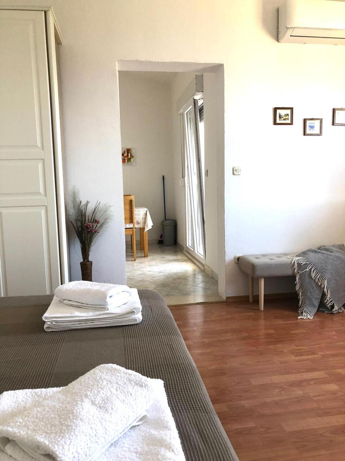 Apartments Curnic Єсенице Екстер'єр фото